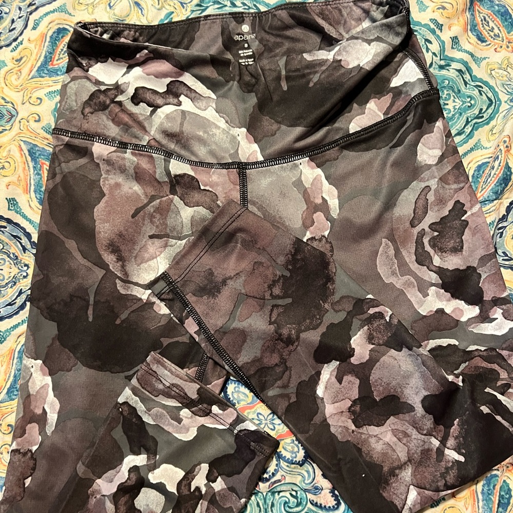 Athletic leggings